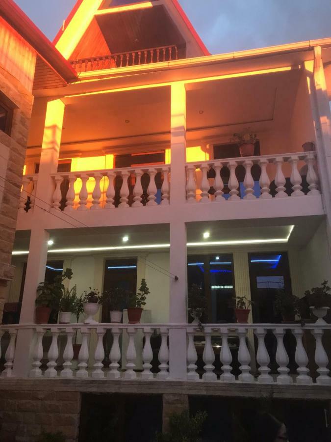 Nina Mini Hotel Gagra Exterior foto